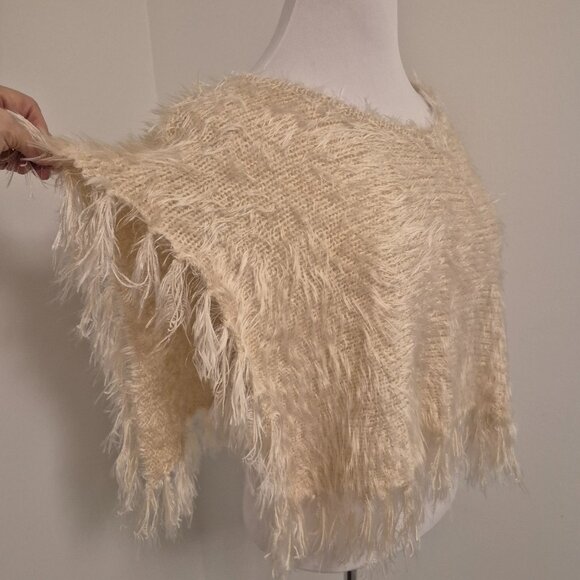 Cream Sweater Shrug For Comfort and Easy Movement 1 Size - Picture 5 of 5